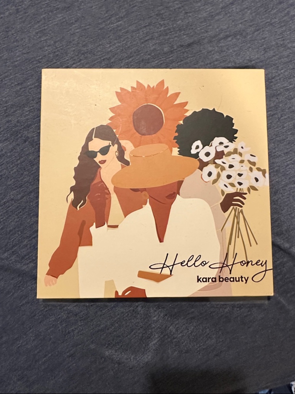 HUDA BEAUTY Hello Honey Eyeshadow Palette — Beige, Brown & Cream Tones